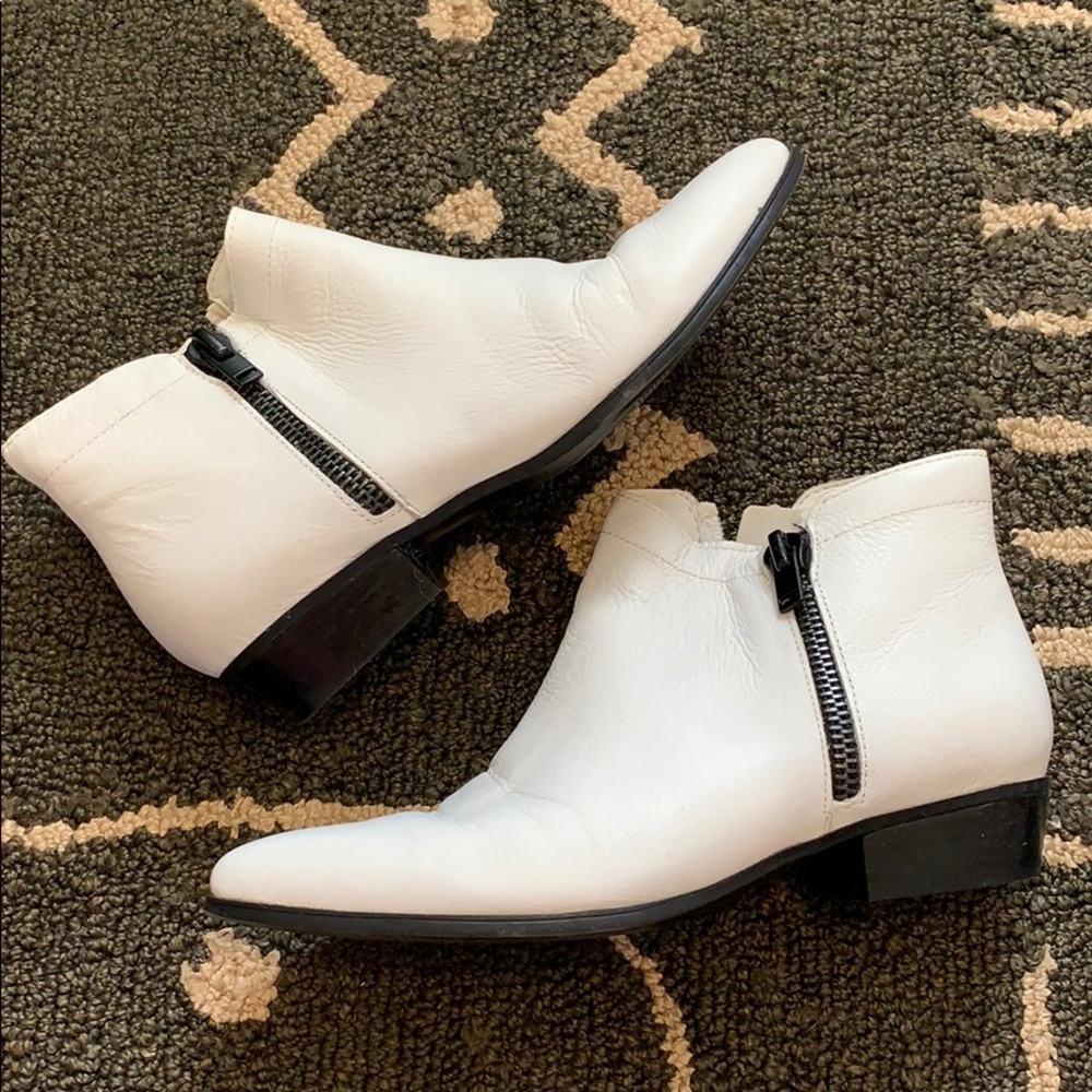 White/black leather booties size 38/8